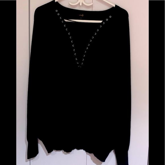 Knit Sweater with Lave up details- New - Picture 1 of 3